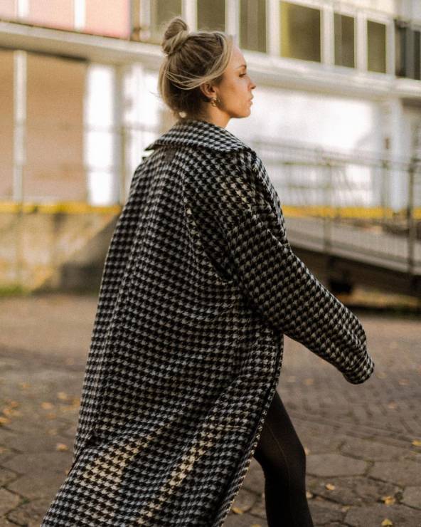 Płaszcz w pepitkę w stylu Anny Lewandowskiej - Moda trendy 2021