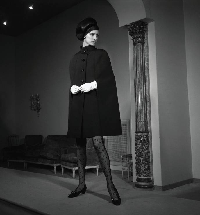 Mała czarna sukienka - niezwykła historia LITTLE BLACK DRESS