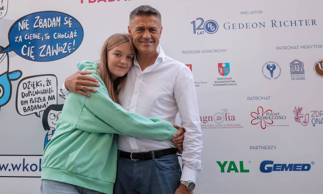 Krzysztof Hołowczyc ze swoją córką podczas akcji "W kobiecym interesie"