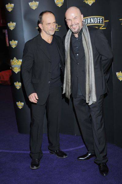 Jacek Koman i Bruce Parramore na premierze filmu "Kochaj i tańcz"