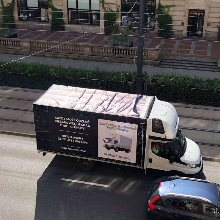 Krzysztof Gonciarz stworzył własną furgonetkę w odpowiedzi na ciężarówki Pro-Prawo do Życia