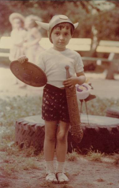 Michał w 1981 roku podczas szkolnej uroczystości.