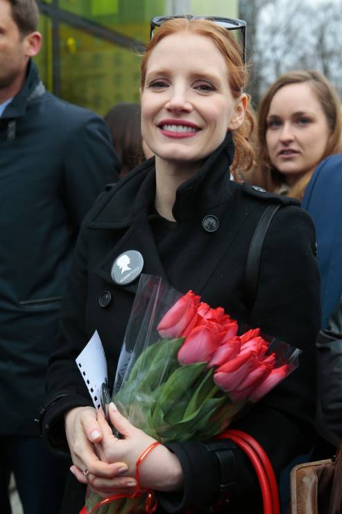 Jessica Chastain na Międzynarodowym Strajku Kobiet w Warszawie