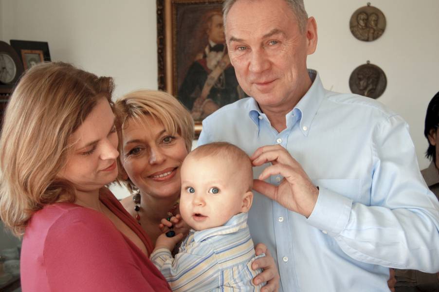 Barbara z mamą, Izabelą, synem Kubą i tatą Jerzym w 2008 r. w warszawskim domu rodziców.
