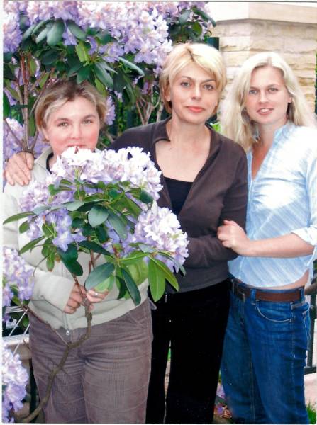 Trzy kobiety. Izabela z dwiema córkami, Barbarą i Katarzyną.
