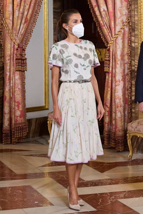 Letizia, królowa Hiszpanii, wystąpiła w sukience teściowej sprzed 40 lat! Gdzie znajdziesz podobne modele?
