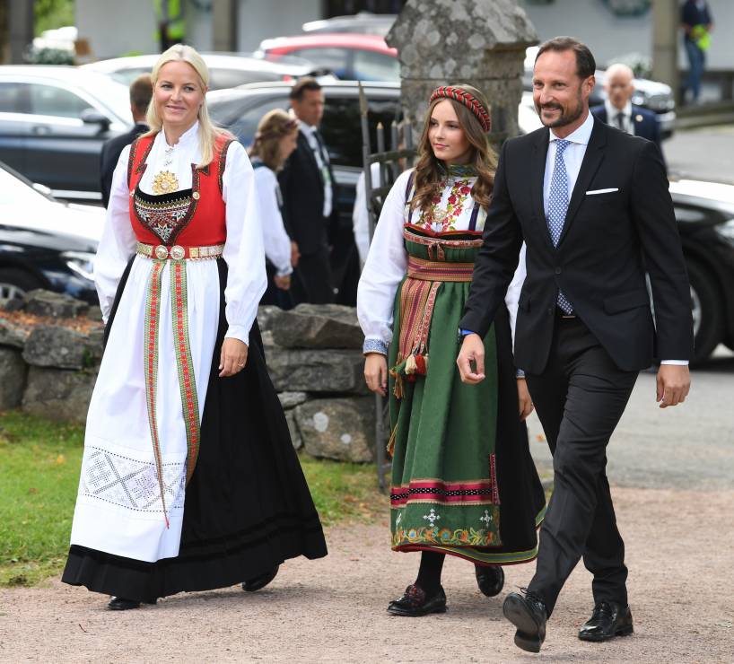 Ingrid Alexandra z matką, księżną Mette-Marit i ojcem, księciem Haakonem
