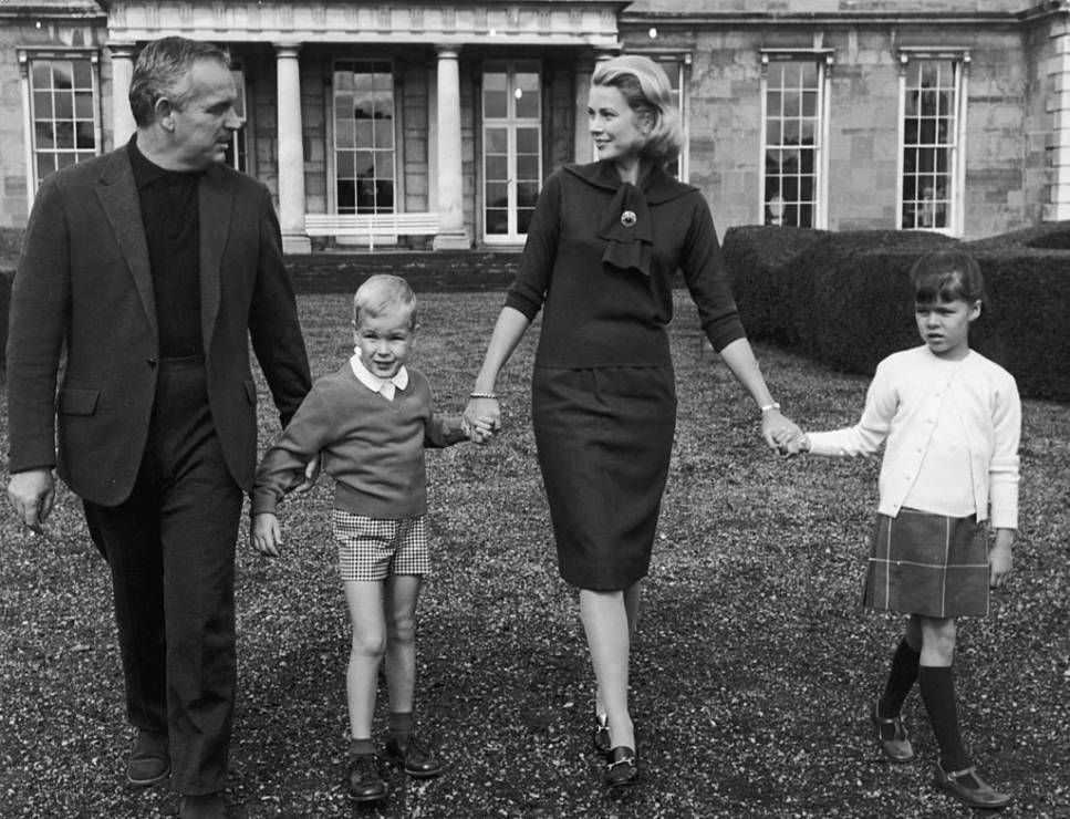 Grace Kelly z mężem i dziećmi
