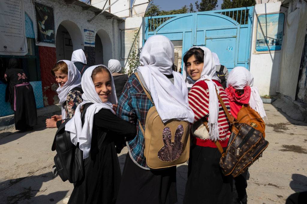 Talibowie zamykają szkoły dla dziewcząt w Afganistanie.  „Czy to przestępstwo być dziewczyną? Wszystko, czego chcemy, to chodzić do szkoły”
