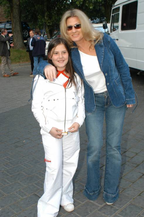 Beata Kozidrak z córką Agatą w 2004 roku na festiwalu w Opolu.