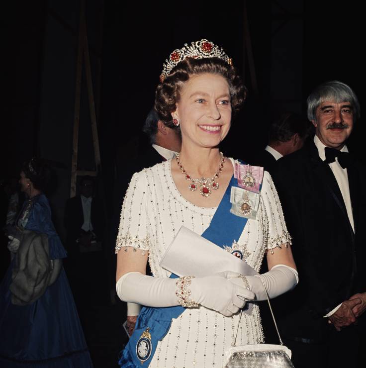 Królowa Elżbieta II - fryzura w latach 70. (1977)