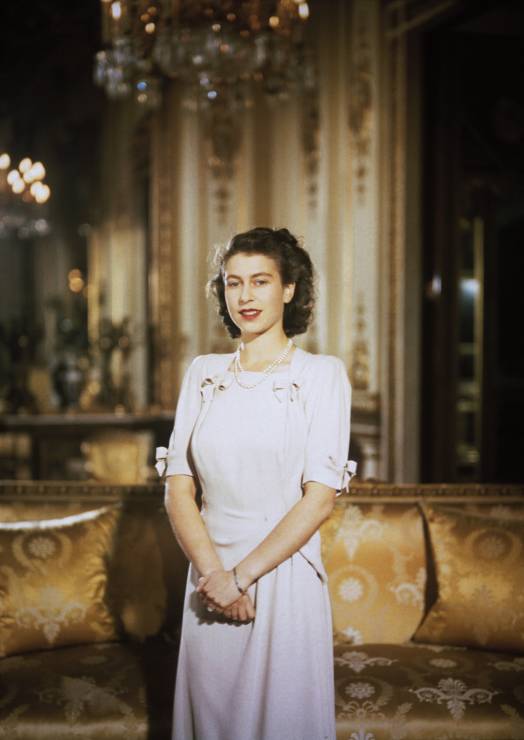 Królowa Elżbieta II - fryzura w młodości (1947)
