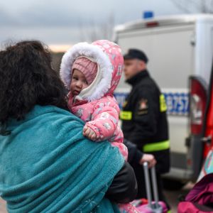sytuacja-na-przejsciu-granicznym-w-hrebennem-mieszkancy-ukrainy-uciekaja-do-polski