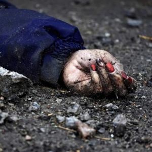 Zdjęcie tej kobiecej dłoni poruszyło świat. Kim była kobieta zamordowana w Buczy?” 