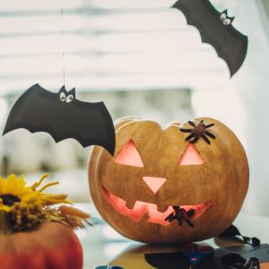 Dynia na Halloween: jak zrobić dynię na Halloween krok po kroku? [WZORY, INSPIRACJE]