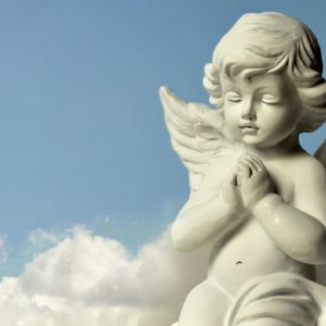 Angelologia: anielska wróżba na piątek 13. Zobacz, jak twój anioł zamierza cię ochronić przed pechem